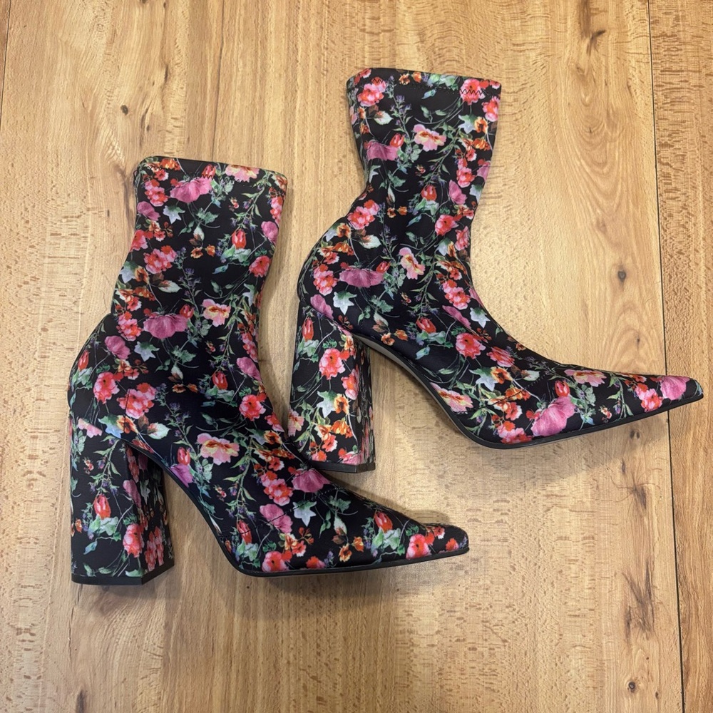 Steve Madden Lombard Floral Sock Boot – Women’s Size 7.5